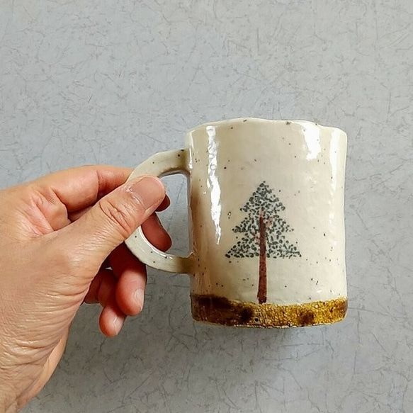《冬の新作》陶のほっこり大き目マグカップ【モミの樹】 1枚目の画像