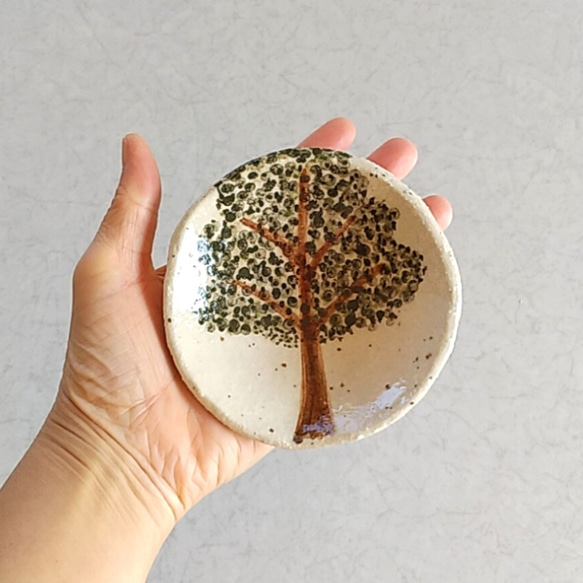 《冬の新作》陶のほっこり小皿【モコモコの樹】 3枚目の画像