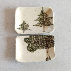 《冬の新作》陶のほっこり長方形小皿【モミの樹とモコモコの樹】 1枚目の画像