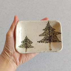 《冬の新作》陶のほっこり長方形小皿【モミの樹とモコモコの樹】 4枚目の画像
