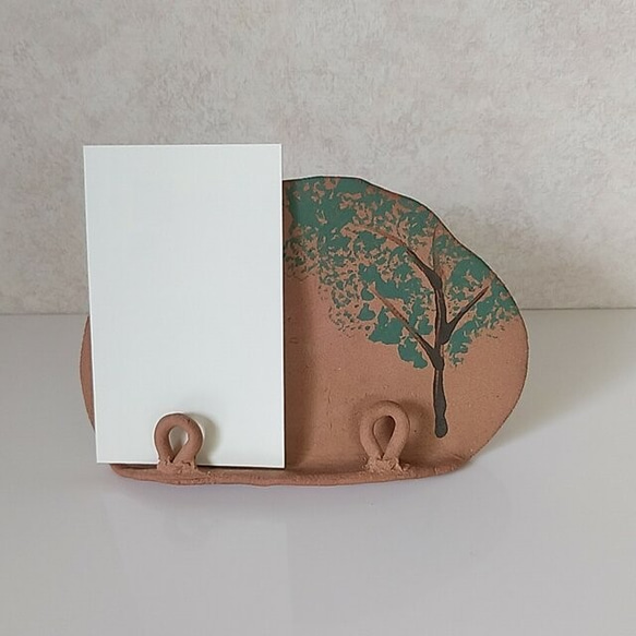 《冬の新作》陶のほっこり写真・カード立て【1本の細い樹】 2枚目の画像