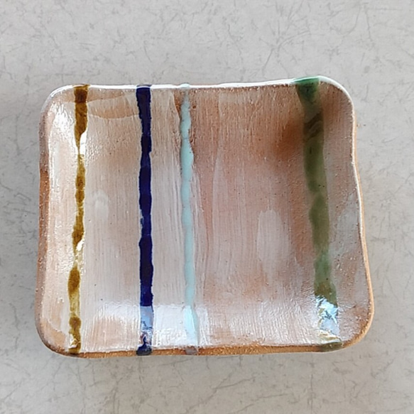 陶のスクエア小皿【白地に4色のストライプ】 3枚目の画像