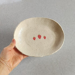 陶の楕円皿・パン皿【山武市のイチゴ】 4枚目の画像