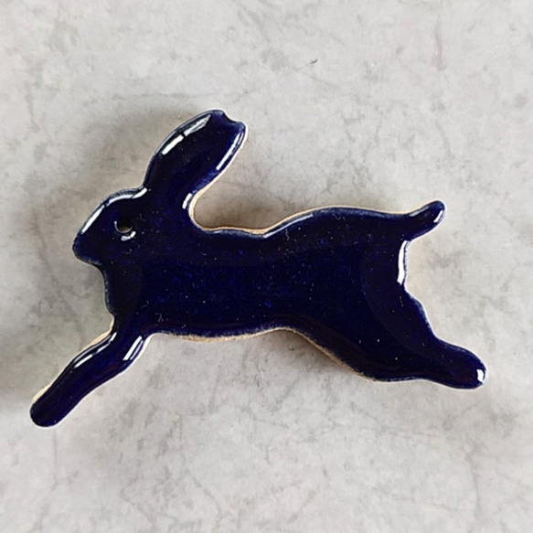 《送料無料＆2点セット》陶の箸置き【跳ねるウサギ(4色)】 4枚目の画像