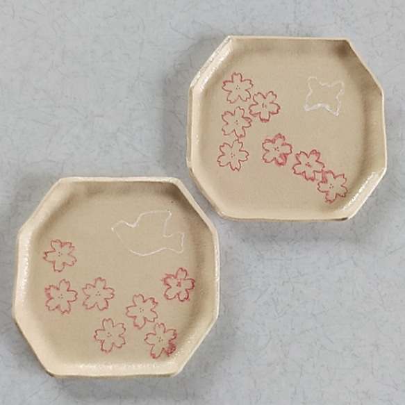 角皿 変形皿 金彩 色絵付け 印判 欠け 窯傷 花文様 ニュウ 歪み 角皿 変形皿 金彩 色絵付け 印判 欠け 窯傷 花文様 ニュウ 歪み