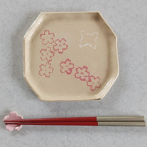 陶の変形八角皿【桜と蝶・桜と鳩(象嵌)】 中皿 陶芸幸房 ふたつ