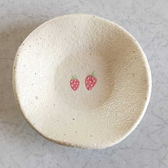 陶の豆皿・小皿・デザート皿【山武市のイチゴ】 5枚目の画像