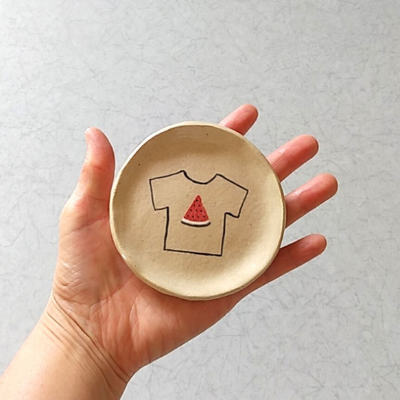 陶の小皿・豆皿【2021 summer ～ポップなTシャツ～】 5枚目の画像
