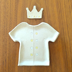 《2点セット》陶の箸置き＆お皿【これであなたも『王様』に♪(王冠＆Tシャツ)】 1枚目の画像
