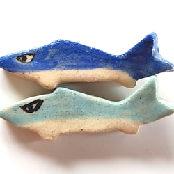 《送料無料》陶の箸置き【小さな小さなサメ(青・水色)】 1枚目の画像