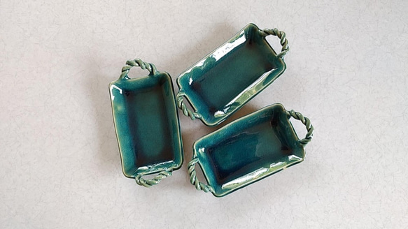 エメラルドグリーンのガラスプレート7枚 エメラルドグリーンのガラスプレート7枚