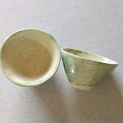 陶のお茶碗(大きめ蕎麦猪口)【淡い緑のふんわりシリーズ】 1枚目の画像