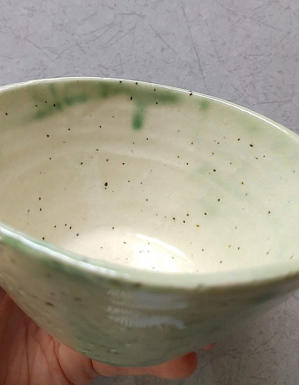 陶のお茶碗(大きめ蕎麦猪口)【淡い緑のふんわりシリーズ】 2枚目の画像
