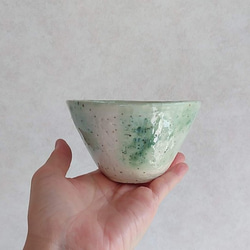 陶のお茶碗(大きめ蕎麦猪口)【淡い緑のふんわりシリーズ】 5枚目の画像