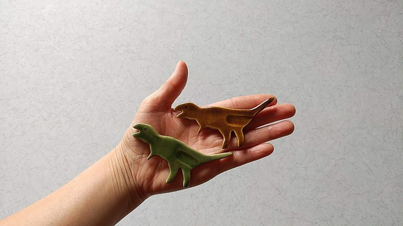 《送料無料》陶の箸置き【表情ありのカワイイ恐竜（緑・茶色）】 4枚目の画像