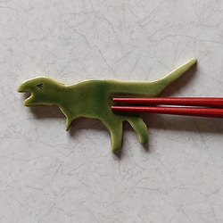 《送料無料》陶の箸置き【表情ありのカワイイ恐竜（緑・茶色）】 5枚目の画像