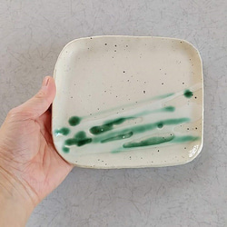 陶の平皿・取り皿・デザート皿【緑(織部釉)・四角】 2枚目の画像