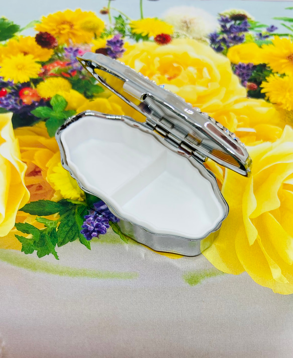 スワロフスキーお花ピルケース 7枚目の画像