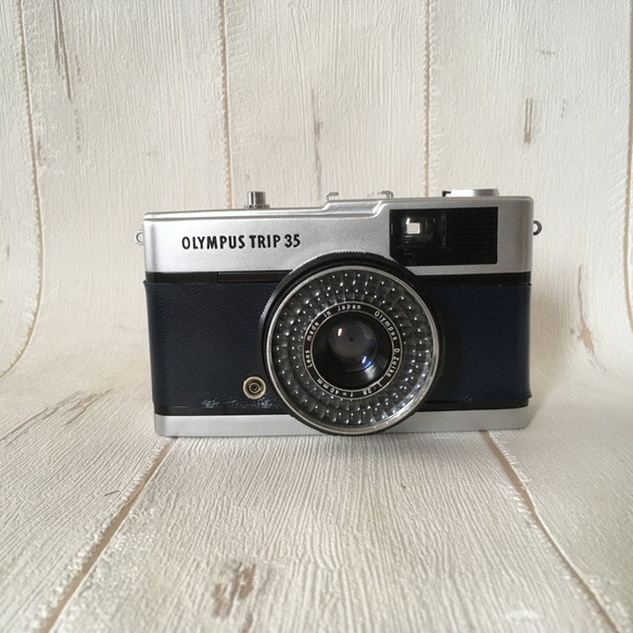 【完動品】レトロなフィルムカメラ　オリンパス TRIP35 　濃ブルーの革にお色直し フィルム１本付き 3枚目の画像