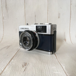 【完動品】レトロなフィルムカメラ　オリンパス TRIP35 　濃ブルーの革にお色直し フィルム１本付き 5枚目の画像