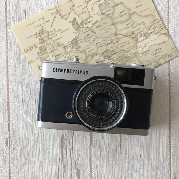 【完動品】レトロなフィルムカメラ　オリンパス TRIP35 　濃ブルーの革にお色直し フィルム１本付き 7枚目の画像