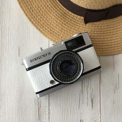 【完動品】レトロなフィルムカメラ オリンパス TRIP35　スノーホワイト色の革【ただいまフィルム１本プレゼント】 1枚目の画像