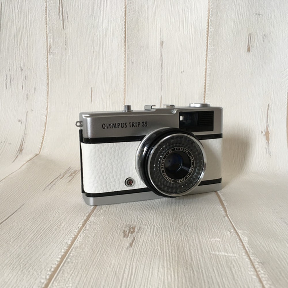 【完動品】レトロなフィルムカメラ オリンパス TRIP35　スノーホワイト色の革【ただいまフィルム１本プレゼント】 4枚目の画像