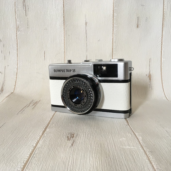 【完動品】レトロなフィルムカメラ オリンパス TRIP35　スノーホワイト色の革【ただいまフィルム１本プレゼント】 5枚目の画像