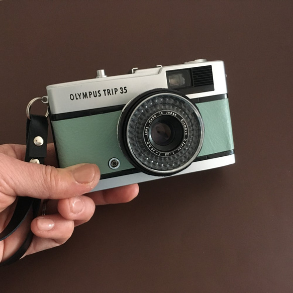【完動品】レトロなフィルムカメラ　オリンパス TRIP35　オパールグリーン色の革【ただいまフィルム１本付き】 8枚目の画像