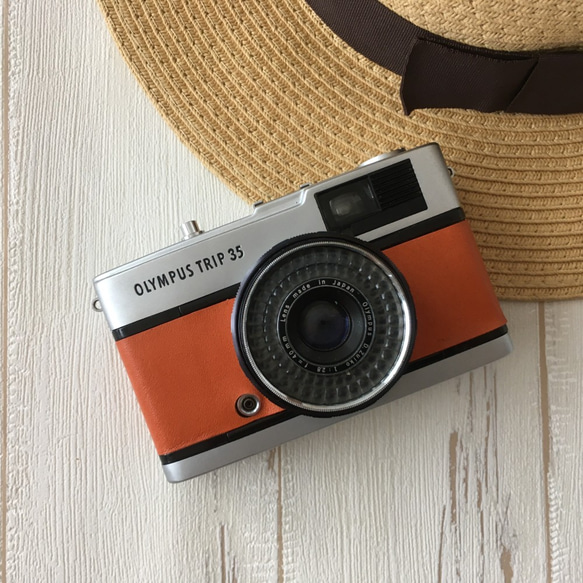 【完動品】レトロなフィルムカメラ オリンパス TRIP35　ダークオレンジの本革にお色直し 1枚目の画像