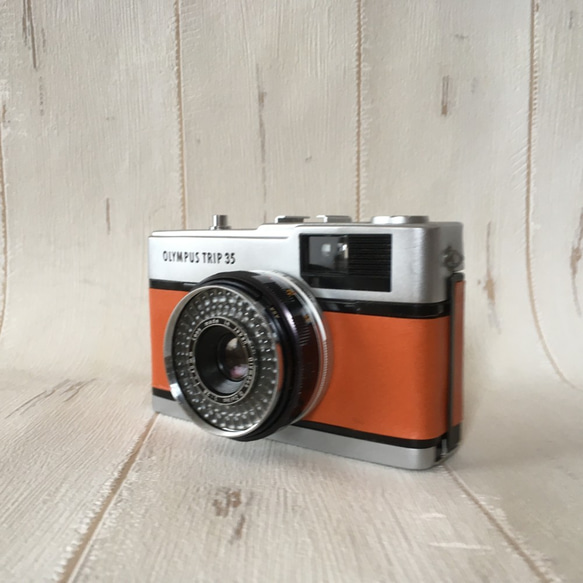 【完動品】レトロなフィルムカメラ オリンパス TRIP35　ダークオレンジの本革にお色直し 5枚目の画像