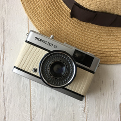 【完動品】レトロなフィルムカメラ オリンパス TRIP35 アイボリーのリザード型押し革にお色直し フィルム１本付き 2枚目の画像