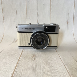 【完動品】レトロなフィルムカメラ オリンパス TRIP35 アイボリーのリザード型押し革にお色直し フィルム１本付き 3枚目の画像