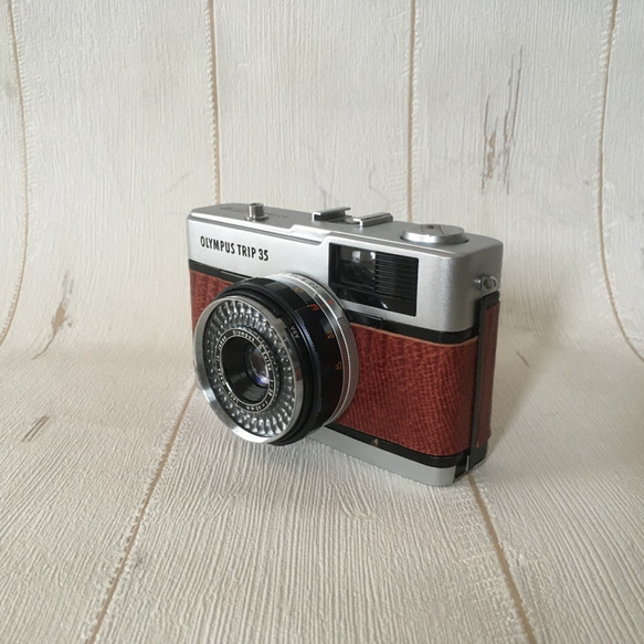 【完動品】レトロなフィルムカメラ オリンパス TRIP35 赤茶色のリザード型押し革【送料無料+フィルム１本付き！】 5枚目の画像