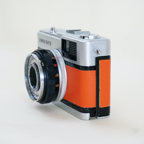 完動品】レトロなフィルムカメラ オリンパス TRIP35 オレンジ色