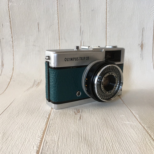完動品】レトロなフィルムカメラ オリンパス TRIP35 グリーンの本革に