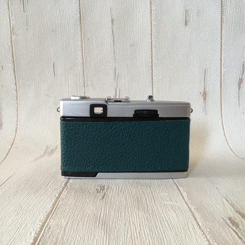 完動品】レトロなフィルムカメラ オリンパス TRIP35 グリーンの本革に