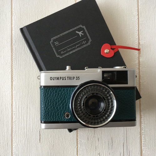 完動品】レトロなフィルムカメラ オリンパス TRIP35 グリーンの本革に