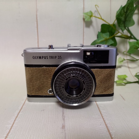 【完動品】レトロなフィルムカメラ オリンパス TRIP35　ライトグレーの本革にお色直し 3枚目の画像