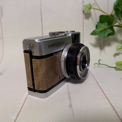 【完動品】レトロなフィルムカメラ オリンパス TRIP35　ライトグレーの本革にお色直し 4枚目の画像