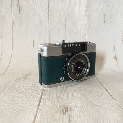 1本で2倍撮れるハーフカメラ｜オリンパス PEN EE-2ディープ