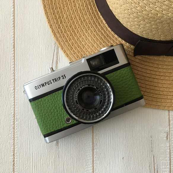 【完動品】レトロなフィルムカメラ オリンパスTRIP35　ベジーグリーンの革にお色直し【ただいまフィルム１本プレゼント】 1枚目の画像