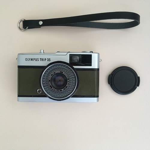 完動品】レトロなフィルムカメラ オリンパス TRIP35 深みのある
