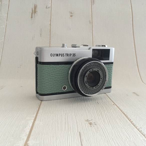【完動品】レトロなフィルムカメラ　オリンパスTRIP35 ウォーターグリーンの革 3枚目の画像