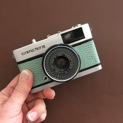 【完動品】レトロなフィルムカメラ　オリンパスTRIP35 ウォーターグリーンの革 7枚目の画像