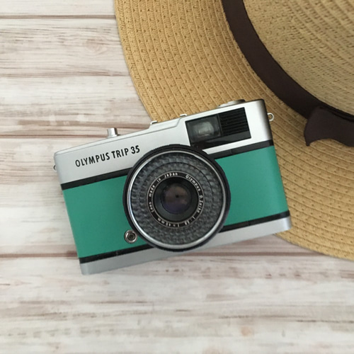 完動品】レトロなフィルムカメラ オリンパスTRIP35 翡翠グリーンの本革 