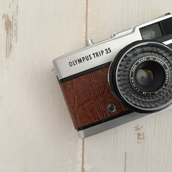【完動品】レトロなフィルムカメラ オリンパス TRIP35 ブラウンのリザード型押し革【ただいまフィルム１本付き】 6枚目の画像