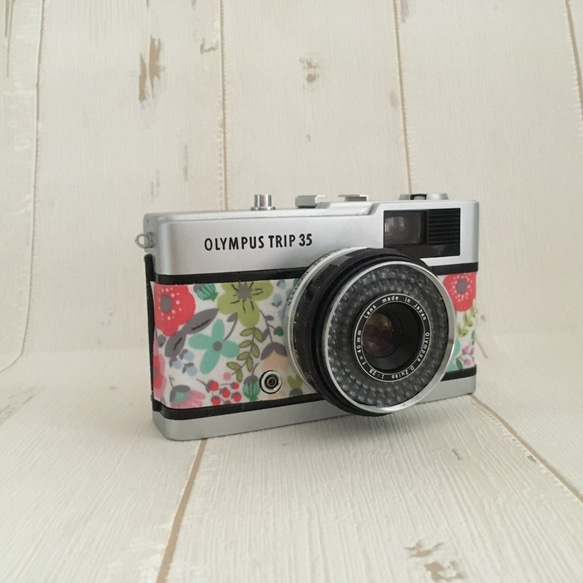 【完動品】レトロなフィルムカメラ　オリンパスTRIP35 カラフルな花柄コットン 3枚目の画像