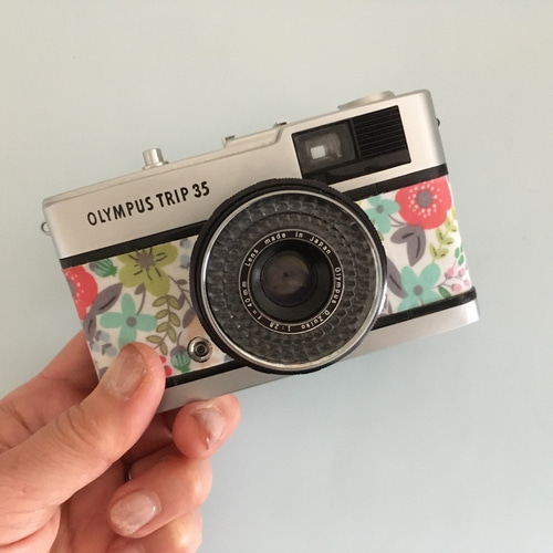 完動品】レトロなフィルムカメラ オリンパスTRIP35 カラフルな花 完動品】レトロなフィルムカメラ オリンパスTRIP35 カラフルな花