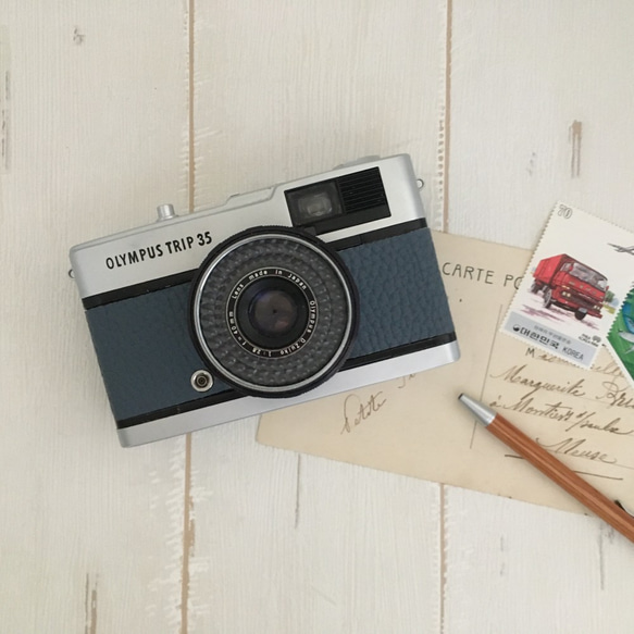 【完動品】レトロなフィルムカメラ　オリンパスTRIP35 ブルーグレーの本革【ただいまフィルム１本プレゼント】 1枚目の画像